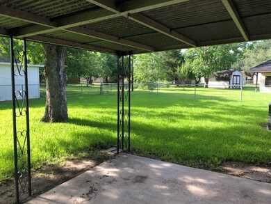 4108 Crescent Dr, Bay City, TX 77414 - photo 2