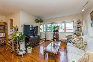 4 Rose St unit 7,C-1, Oceanside, NY 11572 - photo 3