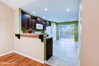 6526 Renate Rd, Louisville, KY 40291 - photo 5