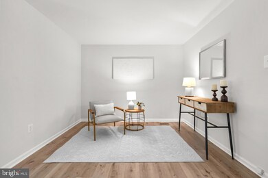 11027 Barton Hill Ct, Reston, VA 20191 - photo 5