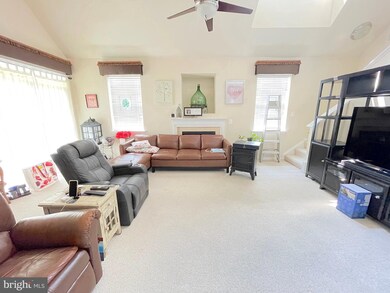 13859 Gullane Dr unit 91, Woodbridge, VA 22191 - photo 2