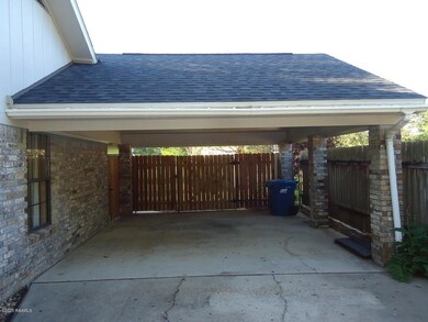 117 Briar Green Carport
