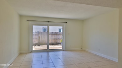 437 N Oleander-8