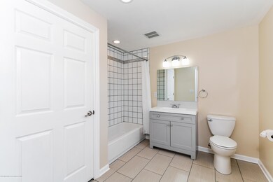 32 Ocean bathroom 1