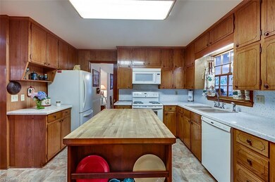 910 Oakmont Dr, Asheboro, NC 27205 - photo 6