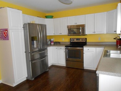 2526 Foxfire Ln, Burlington, NC 27217 - photo 4