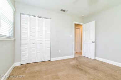 021-photo-primary-bedroom-13097727