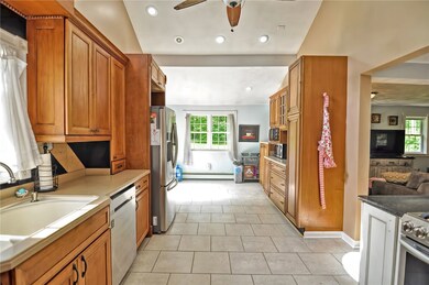 894 Chopmist Hill Rd, North Scituate, RI 02857 - photo 6