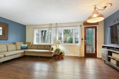 18434 Clyde Rd, Homewood, IL 60430 - photo 2