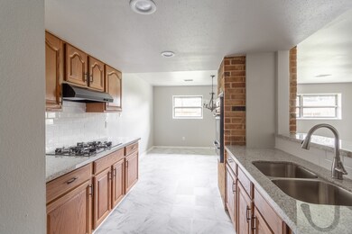 7119 Shady Arbor Ln, Houston, TX 77040 - photo 6