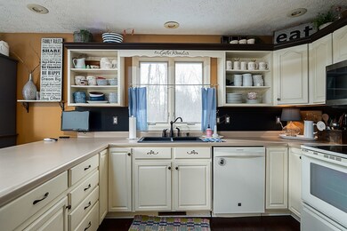 1395 Max Walton Dr, Mansfield, OH 44903 - photo 2