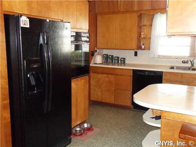 Kitchen Lots of room to roam in this kitchen