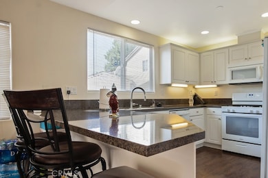 899 W Kemp Ct, Compton, CA 90220 - photo 5