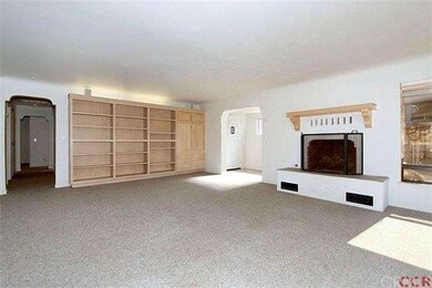 Built in book shelves and gas fireplace in the liv