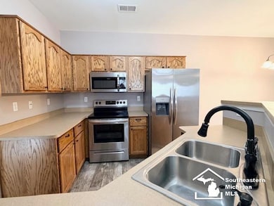 27328 Hidden Oaks Dr unit 24, Trenton, MI 48183 - photo 6