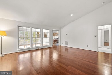 5700 Brewer House Cir unit 201, Rockville, MD 20852 - photo 5