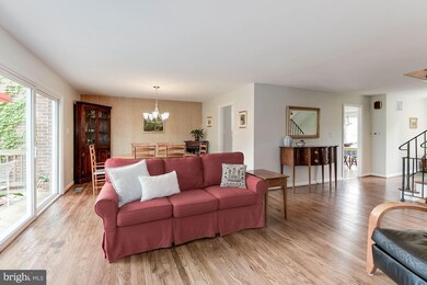 2928 Nob Hill Ct, Alexandria, VA 22314 - photo 4