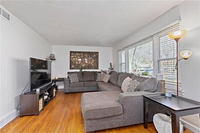 Living area - comfy atmosphere!