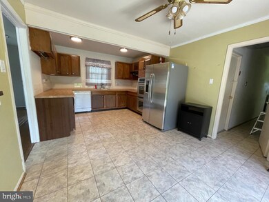 12217 Rolling Hill Ln, Bowie, MD 20715 - photo 5