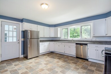 957 Stafford St, Rochdale, MA 01542 - photo 4