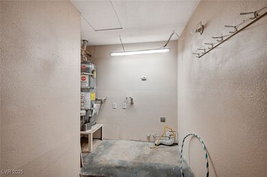 2345 Stockton Ave, Las Vegas, NV 89104 - photo 5