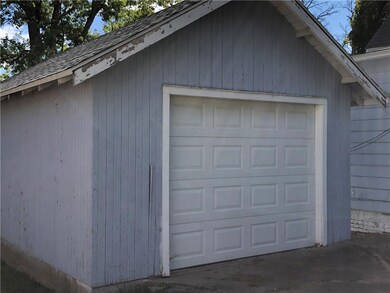 620 W 3rd St S, Newton, IA 50208 - photo 4