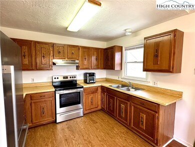 143 River Ridge Dr, Burnsville, NC 28714 - photo 5