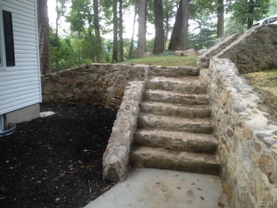 81 White Oak Ln, Emmaus, PA 18049 - photo 2