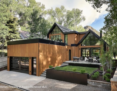 810_W_Smuggler_51_WEB