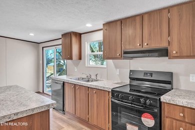 15-web-or-mls-621 West Strang-43