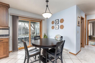 1609 Rainbow Dr, Cedar Falls, IA 50613 - photo 5