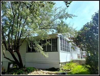 The N/W corner of screen/garden-room