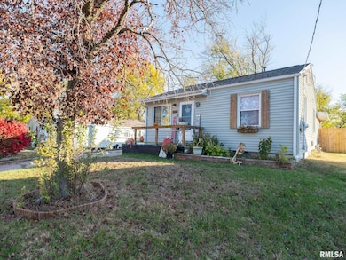 1512 Henry St, Pekin, IL 61554 - photo 2