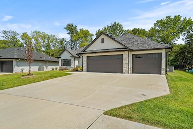 1112 Shore Acres Loop