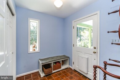 9 Circle Cir, Washington Grove, MD 20880 - photo 3