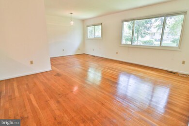 8223 Cottage St, Vienna, VA 22180 - photo 5