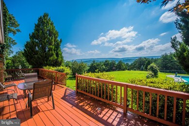 685 Old Mill Manor Dr, Berkeley Springs, WV 25411 - photo 2