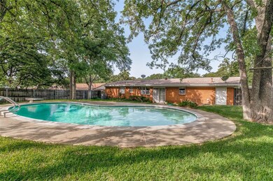 37 Somerset Terrace, Bedford, TX 76022 - photo 2