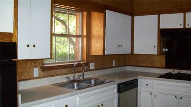 Bright Cheerful Kitchen
