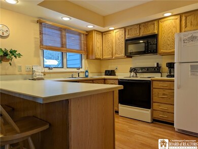 Fully equipped kitchen with a new dishwasher!