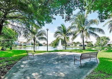 38 Gables Blvd, Weston, FL 33326 - photo 4