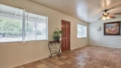ENTRY W/NATURAL LIGHT