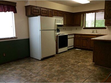Dining Room. Eat-in kitchen area
