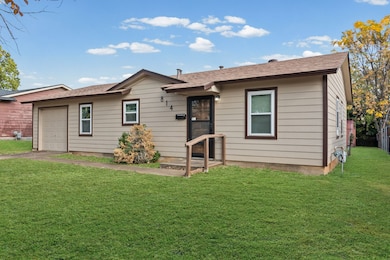 814 Bell Dr, Euless, TX 76039 - photo 3