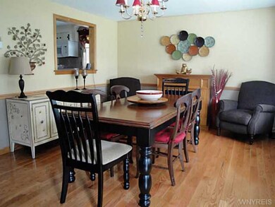 Dining Room Dining Room Accommodates the Largest P