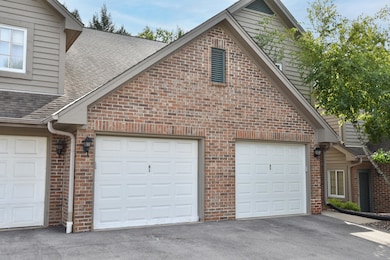 18575 Brookfield Lake Dr unit 61, Brookfield, WI 53045 - photo 4