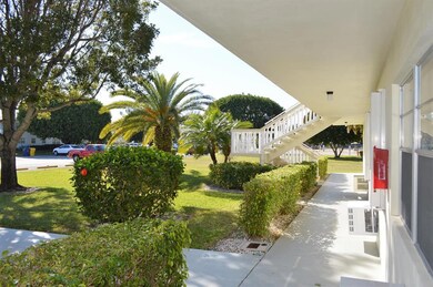 314 Camden N, West Palm Beach, FL 33417 - photo 7