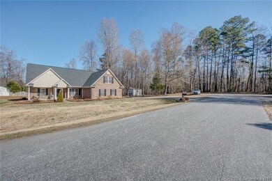 1105 Sunnyfield Ct unit L 6 & L 2, Dallas, NC 28034 - photo 3