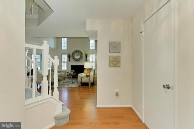 10214 Faire Commons Ct, Burke, VA 22015 - photo 3