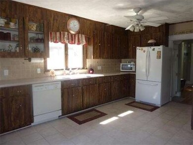 11 Coolidge St, Everett, MA 02149 - photo 5